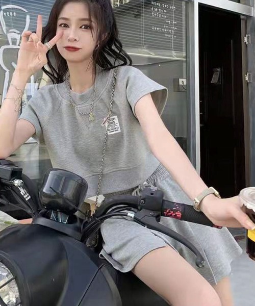 meJane（ミージェーン）の「ミニ裏毛ドロストTシャツ+ハーフパンツ 2点セット【ZOZOTOWN限定】（セットアップ・レディース・グレー・FREE）」の4枚目の写真