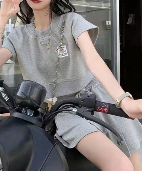 meJane（ミージェーン）の「ミニ裏毛ドロストTシャツ+ハーフパンツ 2点セット【ZOZOTOWN限定】（セットアップ・レディース・グレー・FREE）」の6枚目の写真