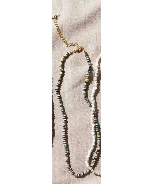 IEDIT（イディット）の「ＩＥＤＩＴ　Ｍａｄｅ　ｉｎ　Ｉｎｄｉａ　ハンドメイドビーズの繊細ネックレス（ネックレス・レディース・ホワイト系その他/オレンジ系その他/ブルー系その他・ONE SIZE）」の3枚目の写真