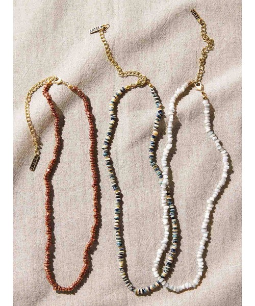 IEDIT（イディット）の「ＩＥＤＩＴ　Ｍａｄｅ　ｉｎ　Ｉｎｄｉａ　ハンドメイドビーズの繊細ネックレス（ネックレス・レディース・ホワイト系その他/オレンジ系その他/ブルー系その他・ONE SIZE）」の6枚目の写真