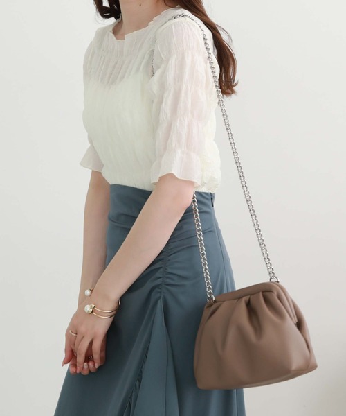 archives(アルシーヴ)の「チェーンがま口バッグ(ショルダーバッグ・レディース・ブラック/アイボリー/グレイッシュベージュ・FREE)」の2枚目の写真