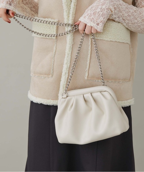 archives(アルシーヴ)の「チェーンがま口バッグ(ショルダーバッグ・レディース・ブラック/アイボリー/グレイッシュベージュ・FREE)」の3枚目の写真