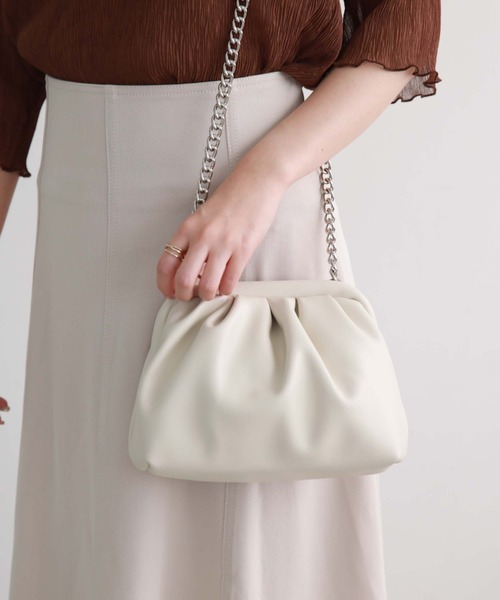 archives(アルシーヴ)の「チェーンがま口バッグ(ショルダーバッグ・レディース・ブラック/アイボリー/グレイッシュベージュ・FREE)」の12枚目の写真