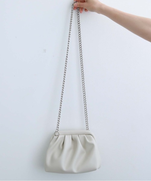 archives(アルシーヴ)の「チェーンがま口バッグ(ショルダーバッグ・レディース・ブラック/アイボリー/グレイッシュベージュ・FREE)」の18枚目の写真