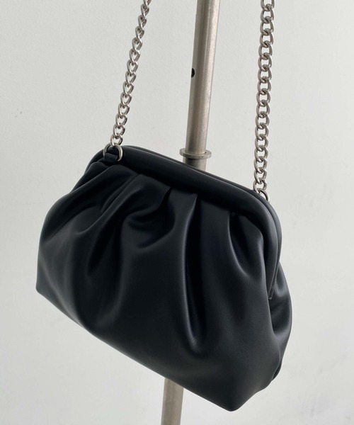 archives(アルシーヴ)の「チェーンがま口バッグ(ショルダーバッグ・レディース・ブラック/アイボリー/グレイッシュベージュ・FREE)」の6枚目の写真