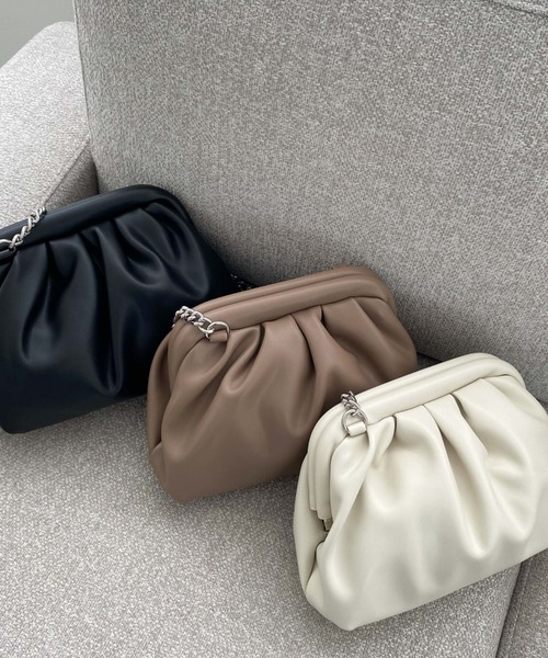 archives(アルシーヴ)の「チェーンがま口バッグ(ショルダーバッグ・レディース・ブラック/アイボリー/グレイッシュベージュ・FREE)」の19枚目の写真