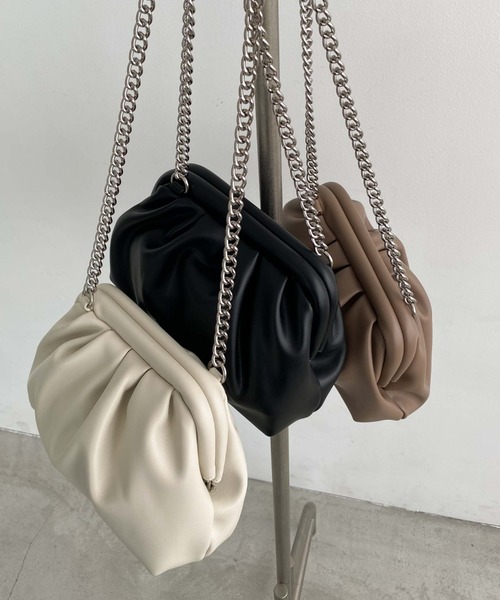 archives(アルシーヴ)の「チェーンがま口バッグ(ショルダーバッグ・レディース・ブラック/アイボリー/グレイッシュベージュ・FREE)」の20枚目の写真