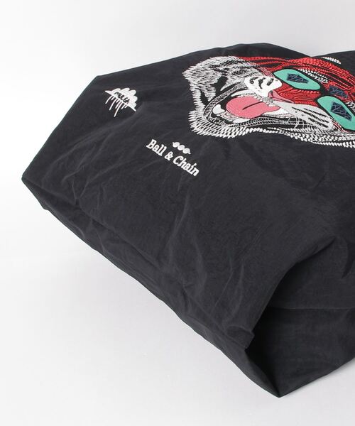 Ball&Chain（ボールアンドチェーン）の「[BALL&CHAIN/ボールアンドチェーン] MULGA TORA 刺繍デザインナイロントートバッグ（トートバッグ・レディース・ブラック・M）」の5枚目の写真
