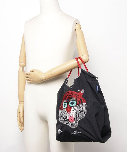 Ball&Chain（ボールアンドチェーン）の「[BALL&CHAIN/ボールアンドチェーン] MULGA TORA 刺繍デザインナイロントートバッグ（トートバッグ・レディース・ブラック・M）」の4枚目の写真