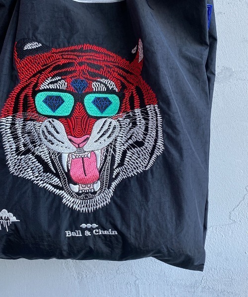 Ball&Chain（ボールアンドチェーン）の「[BALL&CHAIN/ボールアンドチェーン] MULGA TORA 刺繍デザインナイロントートバッグ（トートバッグ・レディース・ブラック・M）」の14枚目の写真