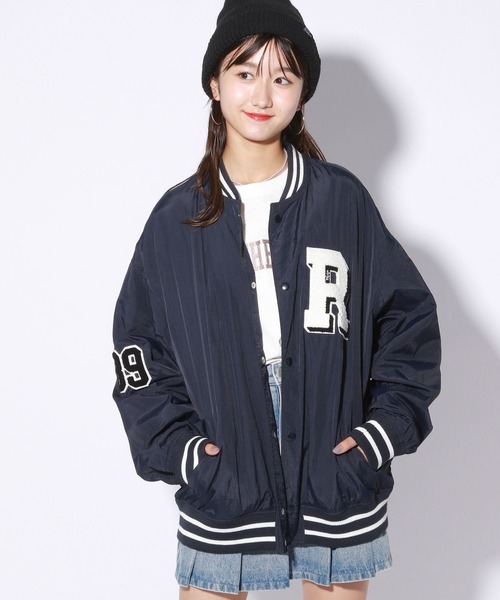 repipi armario(レピピ アルマリオ)の「ワッペンナイロンスタジャン(スタジャン・キッズ・ネイビー/グリーン・SMALL/MEDIUM/LARGE)」の2枚目の写真