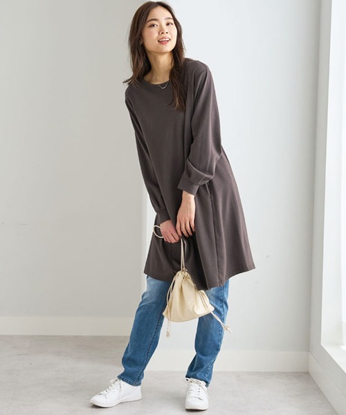 BELLUNA PLUS（ベルーナ）の「吸湿発熱ポンチ素材チュニックワンピース（ワンピース・レディース・ターコイズブルー/キャメル/ワイン/チャコール/マスタード/ブルー/イエロー系/ターコイズブルー系/ワイン系/ブラック系その他/オレンジ・LARGE/X-LARGE/MEDIUM）」の14枚目の写真