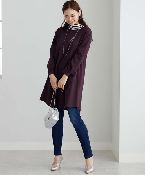 BELLUNA PLUS（ベルーナ）の「吸湿発熱ポンチ素材チュニックワンピース（ワンピース・レディース・ターコイズブルー/キャメル/ワイン/チャコール/マスタード/ブルー/イエロー系/ターコイズブルー系/ワイン系/ブラック系その他/オレンジ・LARGE/X-LARGE/MEDIUM）」の20枚目の写真