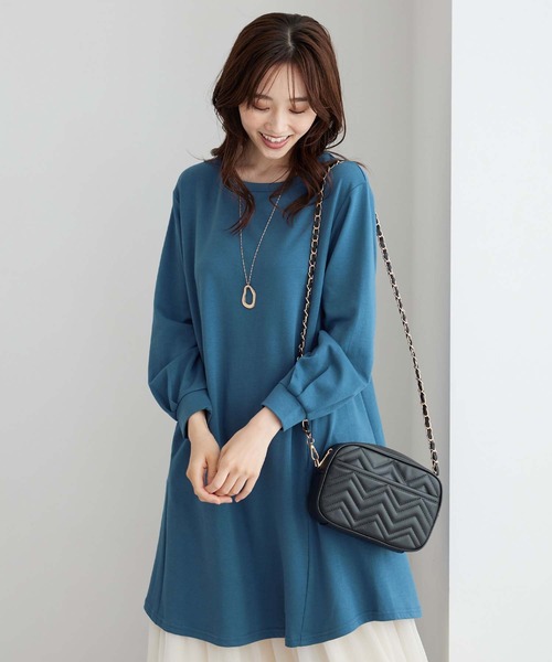 BELLUNA PLUS（ベルーナ）の「吸湿発熱ポンチ素材チュニックワンピース（ワンピース・レディース・ターコイズブルー/キャメル/ワイン/チャコール/マスタード/ブルー/イエロー系/ターコイズブルー系/ワイン系/ブラック系その他/オレンジ・LARGE/X-LARGE/MEDIUM）」の21枚目の写真