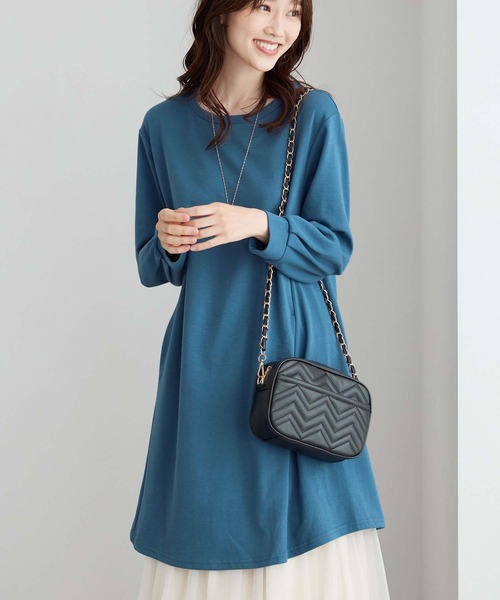 BELLUNA PLUS（ベルーナ）の「吸湿発熱ポンチ素材チュニックワンピース（ワンピース・レディース・ターコイズブルー/キャメル/ワイン/チャコール/マスタード/ブルー/イエロー系/ターコイズブルー系/ワイン系/ブラック系その他/オレンジ・LARGE/X-LARGE/MEDIUM）」の22枚目の写真