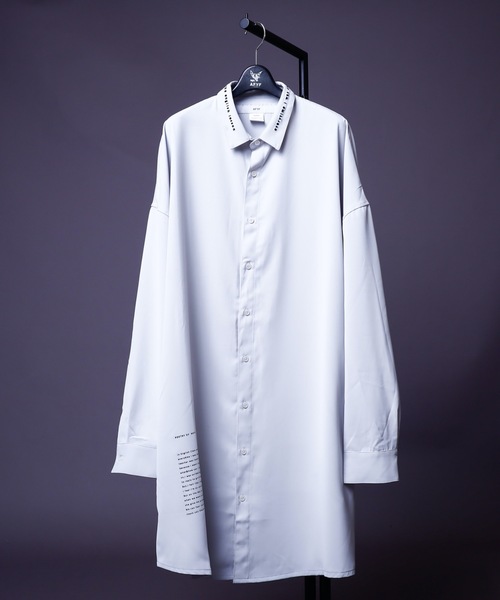 AFYF（エーエフワイエフ）の「AFYFLONG SHIRT/ビッグシルエット ロングシャツ（シャツ/ブラウス・メンズ・オフホワイト/グレー/ホワイト×ブラック/ブラック/レッド・FREE）」の4枚目の写真