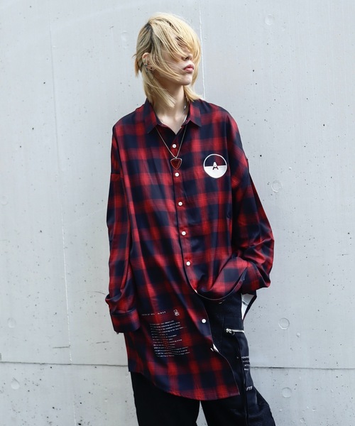 AFYF（エーエフワイエフ）の「AFYFLONG SHIRT/ビッグシルエット ロングシャツ（シャツ/ブラウス・メンズ・オフホワイト/グレー/ホワイト×ブラック/ブラック/レッド・FREE）」の5枚目の写真