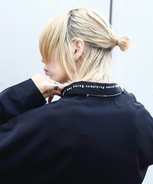 AFYF（エーエフワイエフ）の「AFYFLONG SHIRT/ビッグシルエット ロングシャツ（シャツ/ブラウス・メンズ・オフホワイト/グレー/ホワイト×ブラック/ブラック/レッド・FREE）」の3枚目の写真