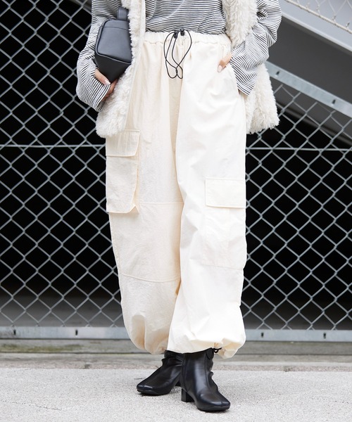 etsinta（エシンタ）の「【etsinta/エシンタ】ナイロンパラシュートパンツ（その他パンツ・レディース・ブラック/オフホワイト/カーキ・ONE SIZE）」の4枚目の写真