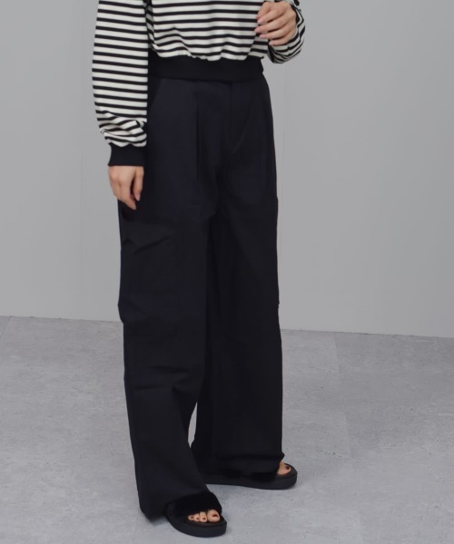Auntie Rosa(アンティローザ)の「【Shoowtime】ワイド カーゴ パンツ wide cargo pants(カーゴパンツ・レディース・ブラック/チャコールグレー・SMALL/LARGE/MEDIUM)」の3枚目の写真