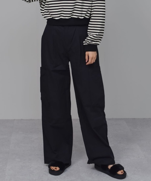 Auntie Rosa(アンティローザ)の「【Shoowtime】ワイド カーゴ パンツ wide cargo pants(カーゴパンツ・レディース・ブラック/チャコールグレー・SMALL/LARGE/MEDIUM)」の4枚目の写真
