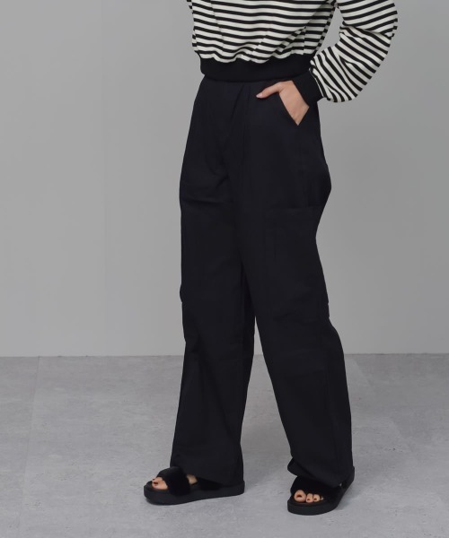 Auntie Rosa(アンティローザ)の「【Shoowtime】ワイド カーゴ パンツ wide cargo pants(カーゴパンツ・レディース・ブラック/チャコールグレー・SMALL/LARGE/MEDIUM)」の6枚目の写真