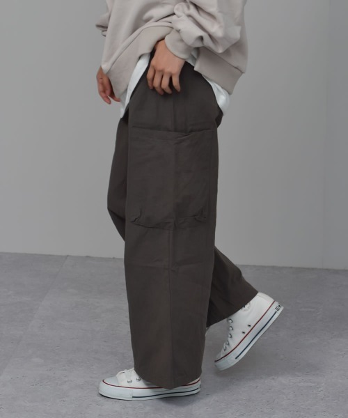 Auntie Rosa(アンティローザ)の「【Shoowtime】ワイド カーゴ パンツ wide cargo pants(カーゴパンツ・レディース・ブラック/チャコールグレー・SMALL/LARGE/MEDIUM)」の11枚目の写真