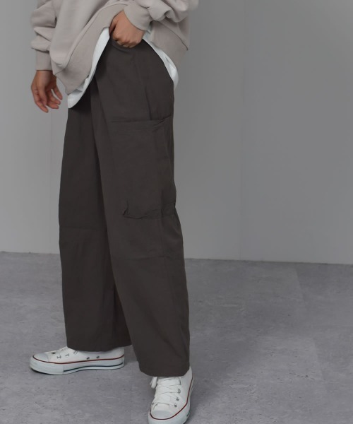 Auntie Rosa(アンティローザ)の「【Shoowtime】ワイド カーゴ パンツ wide cargo pants(カーゴパンツ・レディース・ブラック/チャコールグレー・SMALL/LARGE/MEDIUM)」の13枚目の写真