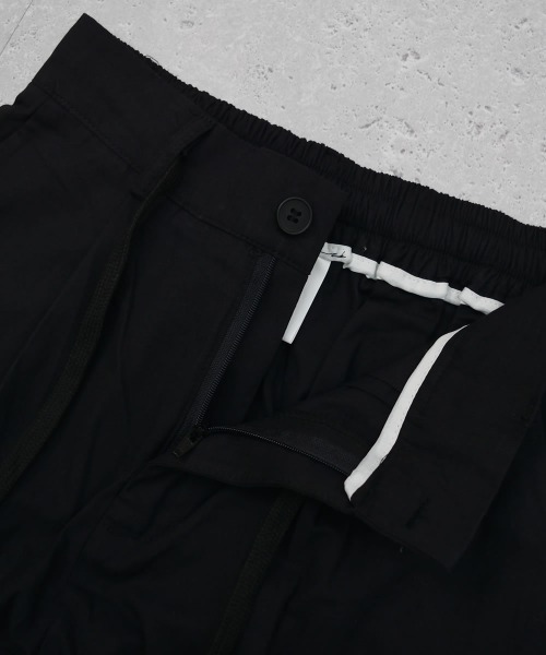 Auntie Rosa(アンティローザ)の「【Shoowtime】ワイド カーゴ パンツ wide cargo pants(カーゴパンツ・レディース・ブラック/チャコールグレー・SMALL/LARGE/MEDIUM)」の22枚目の写真