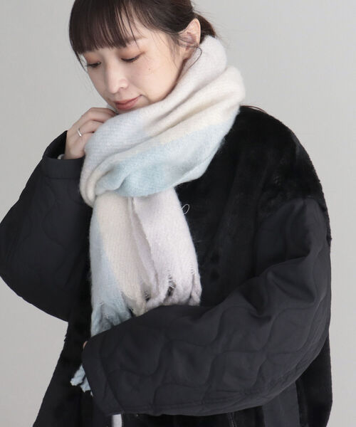 fredy emue（フレディエミュ）の「チェックブークレーストール（ストール/ショール・レディース・ブルー系その他/ベージュ系その他/ピンク系その他/ブラック系その他・FREE）」の5枚目の写真