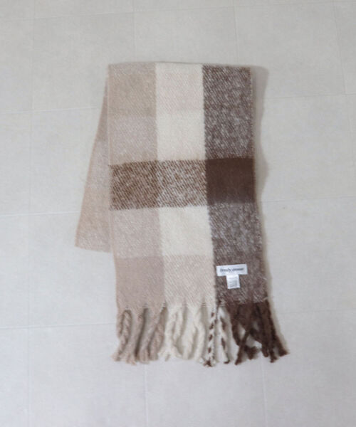 fredy emue（フレディエミュ）の「チェックブークレーストール（ストール/ショール・レディース・ブルー系その他/ベージュ系その他/ピンク系その他/ブラック系その他・FREE）」の12枚目の写真