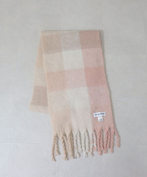 fredy emue（フレディエミュ）の「チェックブークレーストール（ストール/ショール・レディース・ブルー系その他/ベージュ系その他/ピンク系その他/ブラック系その他・FREE）」の13枚目の写真