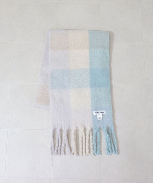 fredy emue（フレディエミュ）の「チェックブークレーストール（ストール/ショール・レディース・ブルー系その他/ベージュ系その他/ピンク系その他/ブラック系その他・FREE）」の15枚目の写真