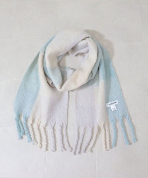 fredy emue（フレディエミュ）の「チェックブークレーストール（ストール/ショール・レディース・ブルー系その他/ベージュ系その他/ピンク系その他/ブラック系その他・FREE）」の17枚目の写真