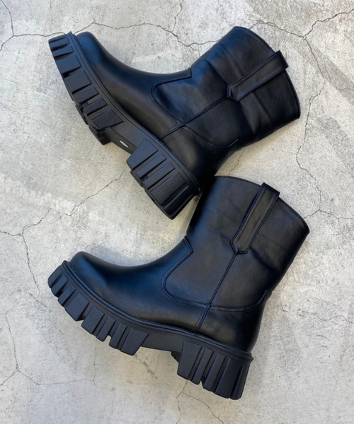 WEGO(ウィゴー)の「WEGO/ボリュームデザインブーツ(ブーツ・レディース・ベージュ/ブラック・MEDIUM/LARGE)」の1枚目の写真