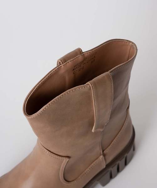 WEGO(ウィゴー)の「WEGO/ボリュームデザインブーツ(ブーツ・レディース・ベージュ/ブラック・MEDIUM/LARGE)」の11枚目の写真