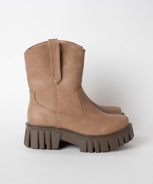 WEGO(ウィゴー)の「WEGO/ボリュームデザインブーツ(ブーツ・レディース・ベージュ/ブラック・MEDIUM/LARGE)」の13枚目の写真