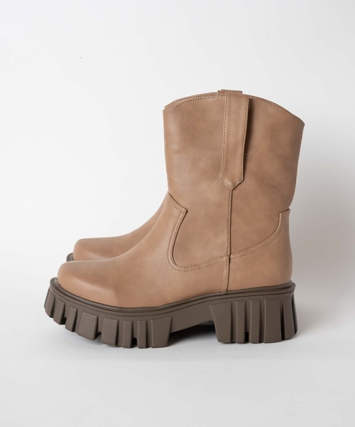 WEGO(ウィゴー)の「WEGO/ボリュームデザインブーツ(ブーツ・レディース・ベージュ/ブラック・MEDIUM/LARGE)」の15枚目の写真
