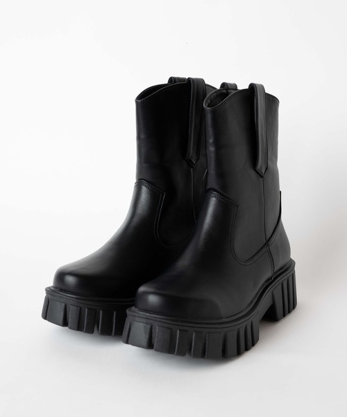 WEGO(ウィゴー)の「WEGO/ボリュームデザインブーツ(ブーツ・レディース・ベージュ/ブラック・MEDIUM/LARGE)」の16枚目の写真