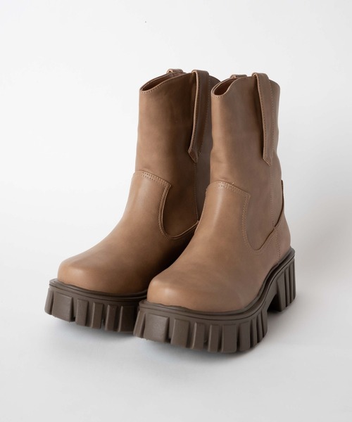 WEGO(ウィゴー)の「WEGO/ボリュームデザインブーツ(ブーツ・レディース・ベージュ/ブラック・MEDIUM/LARGE)」の17枚目の写真