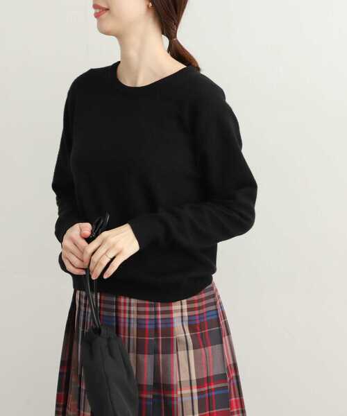 URBAN RESEARCH DOORS（アーバンリサーチドアーズ）の「クルーネックコンパクトKNIT（ニット/セーター・レディース・ロイヤルブルー/レッド/オフホワイト/ブラック・MEDIUM）」の6枚目の写真