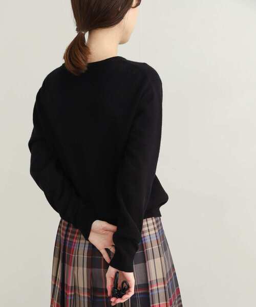 URBAN RESEARCH DOORS（アーバンリサーチドアーズ）の「クルーネックコンパクトKNIT（ニット/セーター・レディース・ロイヤルブルー/レッド/オフホワイト/ブラック・MEDIUM）」の7枚目の写真