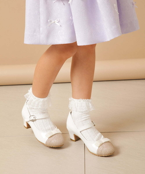a.v.v（アーヴェヴェ）の「[KIDS]リボンヒールパンプス[WEB限定サイズ]（パンプス・キッズ・ブラック/アイボリー・19/20/18）」の2枚目の写真