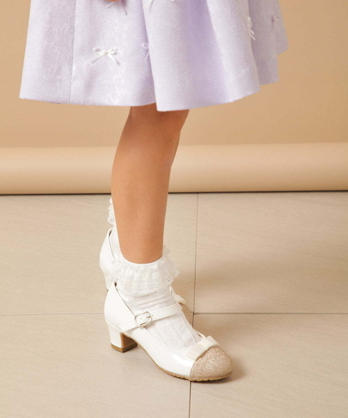 a.v.v（アーヴェヴェ）の「[KIDS]リボンヒールパンプス[WEB限定サイズ]（パンプス・キッズ・ブラック/アイボリー・19/20/18）」の8枚目の写真