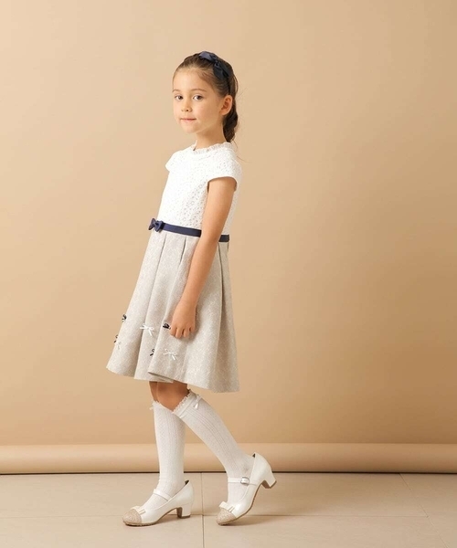 a.v.v（アーヴェヴェ）の「[KIDS]リボンヒールパンプス[WEB限定サイズ]（パンプス・キッズ・ブラック/アイボリー・19/20/18）」の21枚目の写真