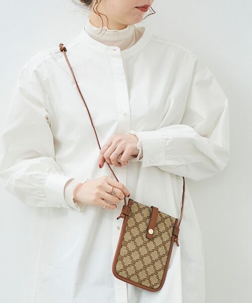 le.coeur blanc（ルクールブラン）の「ジャガードスマホショルダー（ショルダーバッグ・レディース・ブラック/キャメル・FREE）」の2枚目の写真