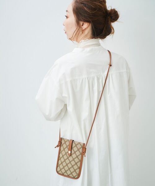 le.coeur blanc（ルクールブラン）の「ジャガードスマホショルダー（ショルダーバッグ・レディース・ブラック/キャメル・FREE）」の9枚目の写真