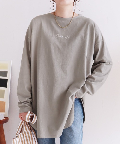 reca（レカ）の「ビッグシルエット筆記体刺繍カットソー（Tシャツ/カットソー・レディース・チャコールグレー/ベージュ/グレイッシュベージュ/オフホワイト・FREE）」の4枚目の写真