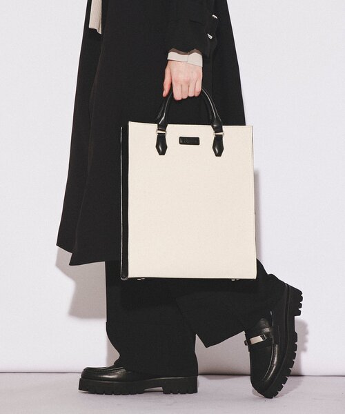 tk.TAKEO KIKUCHI（ティーケータケオキクチ）の「◆ハンドル2WAYトートバッグ（トートバッグ・メンズ・ブラック系3/ブラック系4/ブラウン系その他6/ホワイト系5・00）」の2枚目の写真