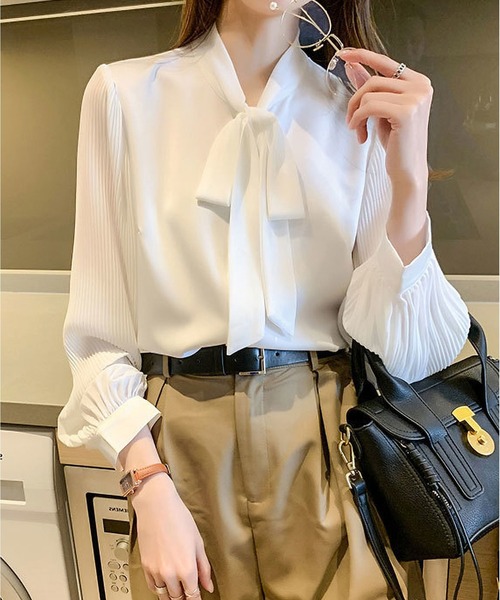 BLANC FICELLE(ブランフィセル)の「袖プリーツ リボンシャツ(シャツ/ブラウス・レディース・アイボリー・L/S/M/XL/XX-LARGE)」の1枚目の写真